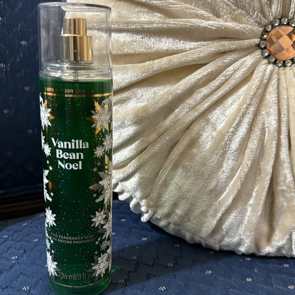 BATH & BODY WORKS SET. . . VANILLA BEAN NOEL SCENT - Picture 3 of 6